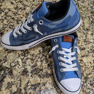 Blue Converse, slip on size 8 in very good condition
